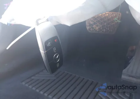 2021 Mercedes-Benz E 350 z USA, uszkodzony, nr VIN W1KZF8DB1MA951085